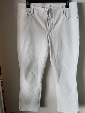 LOFT White Curvy Kick Crop Jeans